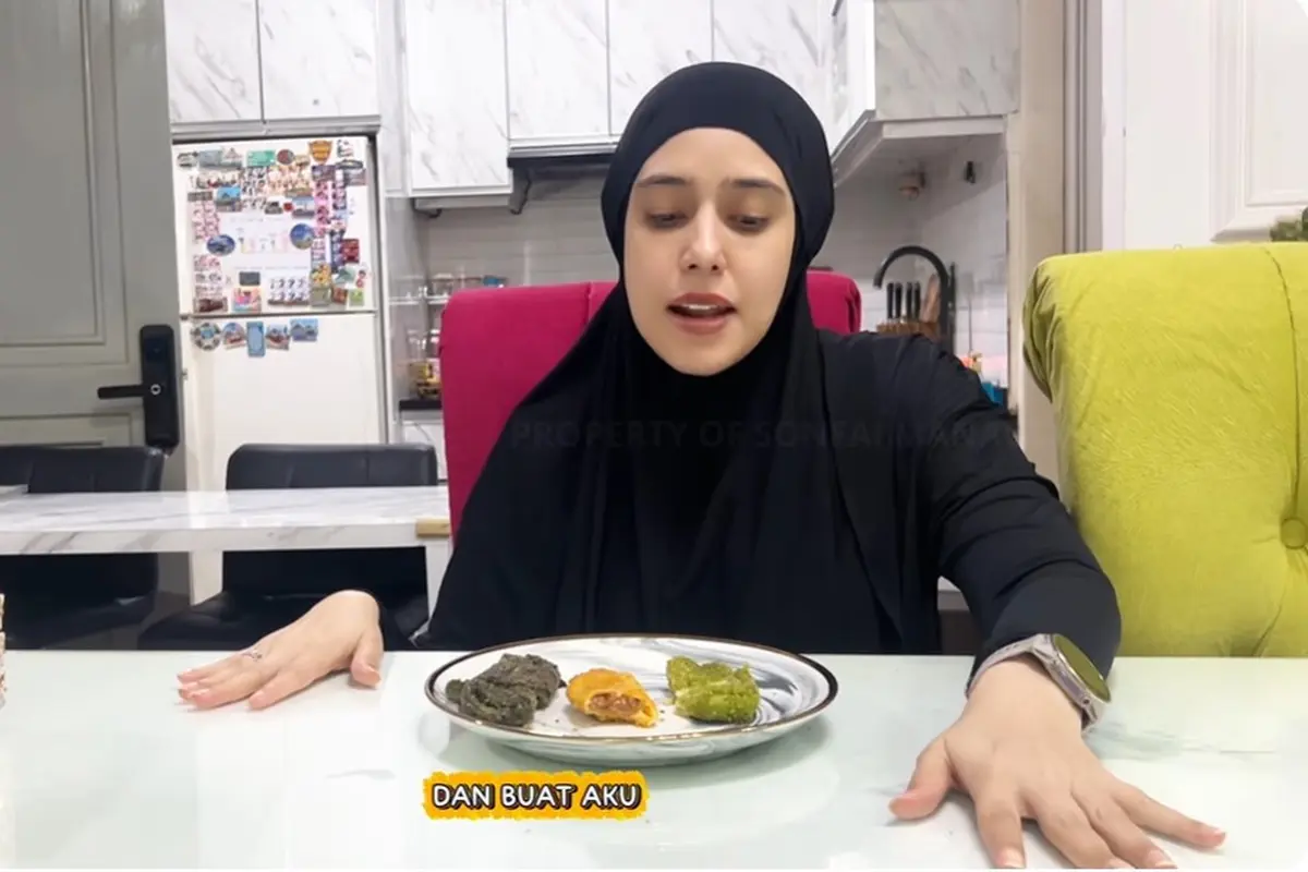 6 Potret Dapur dan Meja Makan di Rumah Fairuz A Rafiq, Modern Minimalis