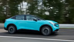 Nissan LEAF 2026 memiliki jangkauan berkendara yang diperkirakan EPA hingga 303 mil, bahkan dapat lebih jauh lagi (Electrek/Nissan)