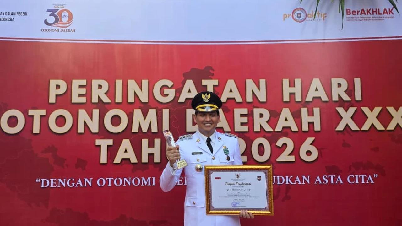 Bupati Indramayu Lucky Hakim
