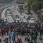 Massa mahasiswa memblokade Tol Dalam Kota saat berunjuk rasa di depan Gedung DPR/ MPR RI, Jakarta, Selasa (24/9/2019). Unjuk rasa menuntut penolakan atas pengesahan sejumlah RUU kontroversial tersebut diwarnai aksi bakar sejumlah kardus di tol dalam kota. (Liputan6.com/Faizal Fanani)