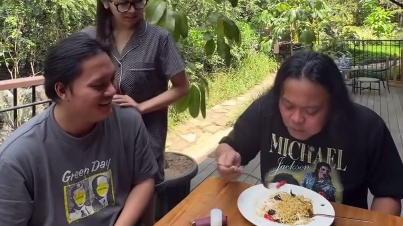 Bukti Disayang Mertua, 7 Potret Akrab Mahalini dan Sule - Penuh Humor Receh Saat Memasak