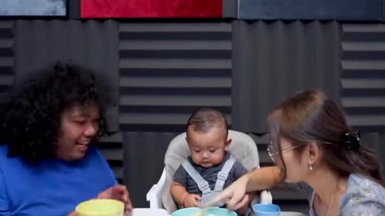 Marshel Bahgia Bersama Istri dan Anaknya