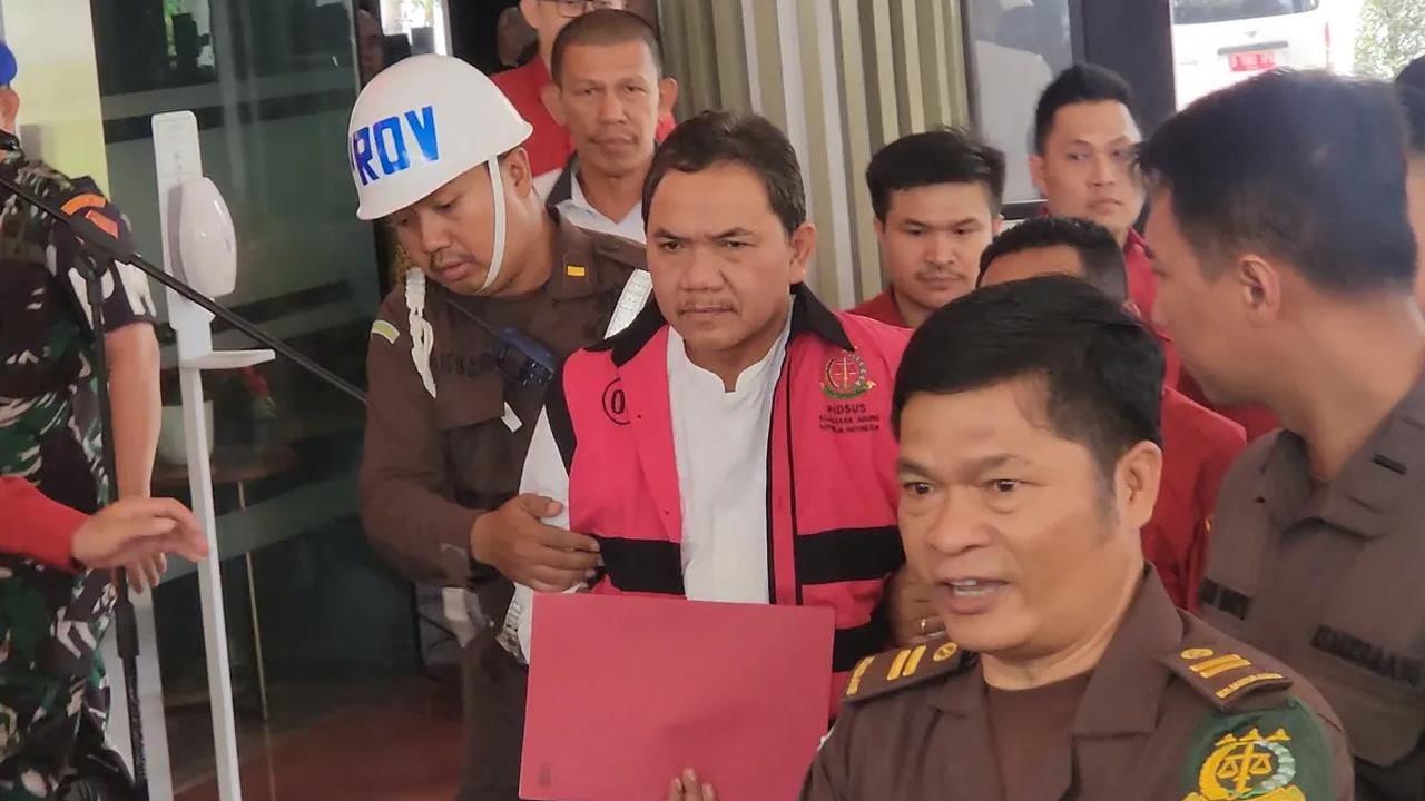 "Masih kami dalami ya (tujuan), apakah uang sejumlah Rp40 miliar tersebut dalam rangka untuk mempengaruhi proses penyidikan kami. Atau dalam rangka untuk mempengaruhi proses audit BPK," kata dia.<br>