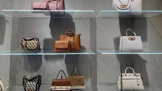 Gerai GUESS Accessories Hadir dengan Konsep Baru untuk Sambut Fall Collection 2023