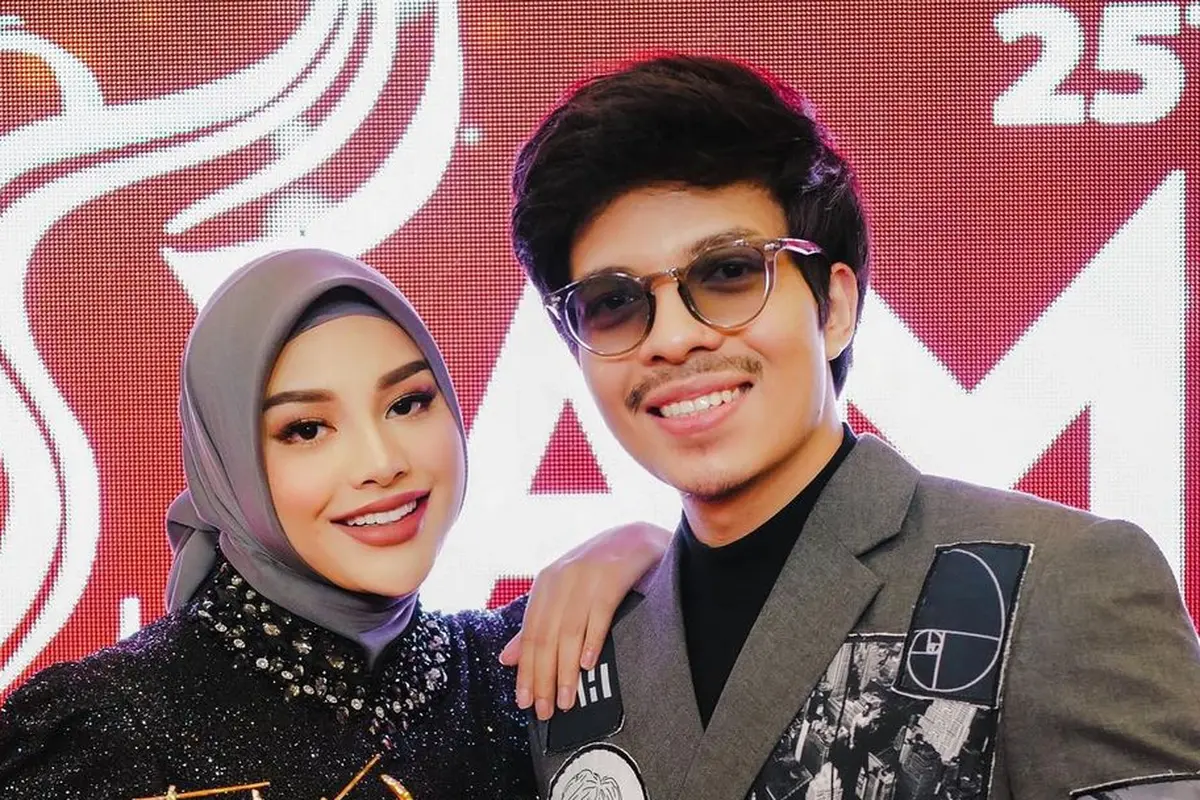 Atta Halilintar dan Aurel Hermansyah menang AMI Awards 2022 (Instagram/attahalilintar)