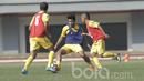 Pemain Semen Padang, Novan Setya Sasongko, saat mengikuti sesi latihan di Stadion Patriot Bekasi, Jumat, (19/05/2017). Latihan tersebut merupakan persiapan jelang lawan Bahayangkara FC. (Bola.com/M Iqbal Ichsan)