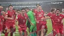 Para pemain Timnas Indonesia berlari menuju tribun penonton setelah memenangkan adu penalti atas Thailand pada final FIFA ASEAN Cup 2026 di Stadion Utama Gelora Bung Karno (SUGBK), Jakarta, Senin (5/10/2026). (KLY/Budy Santoso)