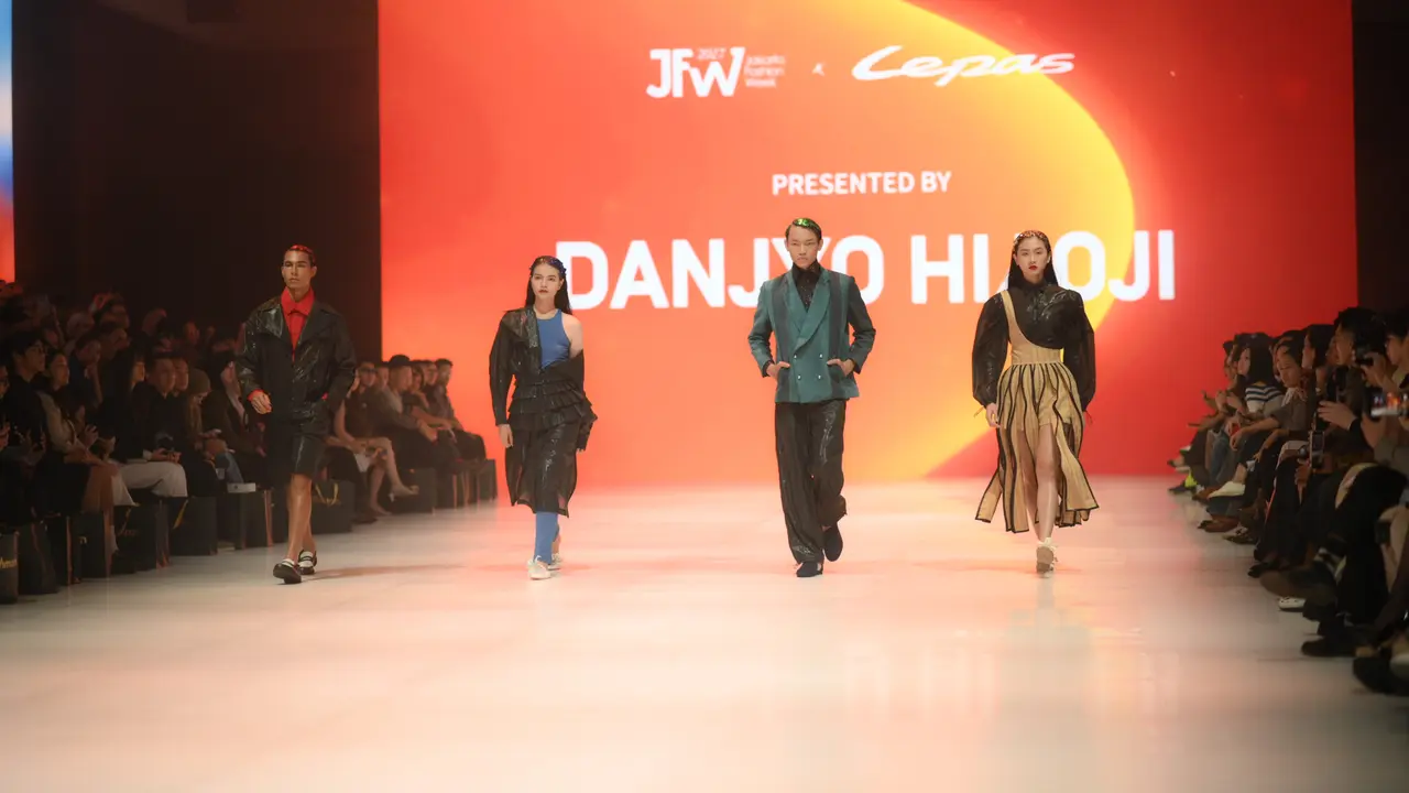 Ketika Desain Mobil Bertemu Ekspresi Gaya Personal di Runway