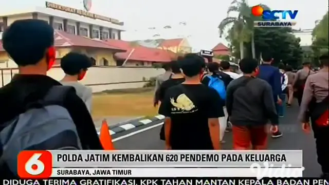 Polda Jatim mengembalikan kepada keluarga masing-masing 620 pendemo tolak UU Cipta Kerja yang merupakan buruh, pelajar, serta mahasiswa. Dan 14 orang ditetapkan sebagai tersangka pengrusakan.