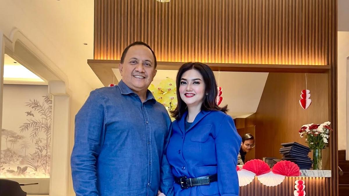7 Potret Terbaru Bella Saphira dan Suami, Mesra dan Harmonis Selama 12 Tahun Bersama