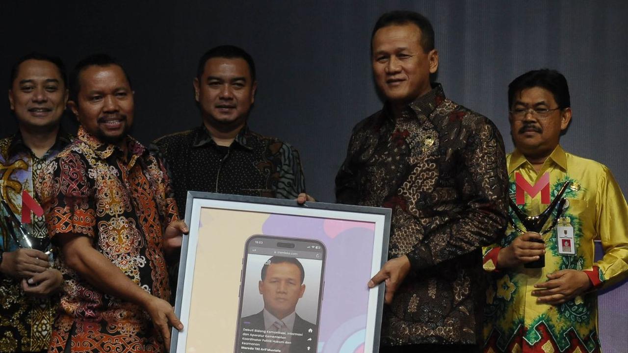 Birokrasi kerap menjadi sandungan bagi pemerintah untuk memberikan pelayanan optimal bagi warga. Namun, sistem birokrasi yang dijalankan sejatinya tidak bisa menjadi dalih menurunnya kualitas pelayanan publik.<br>