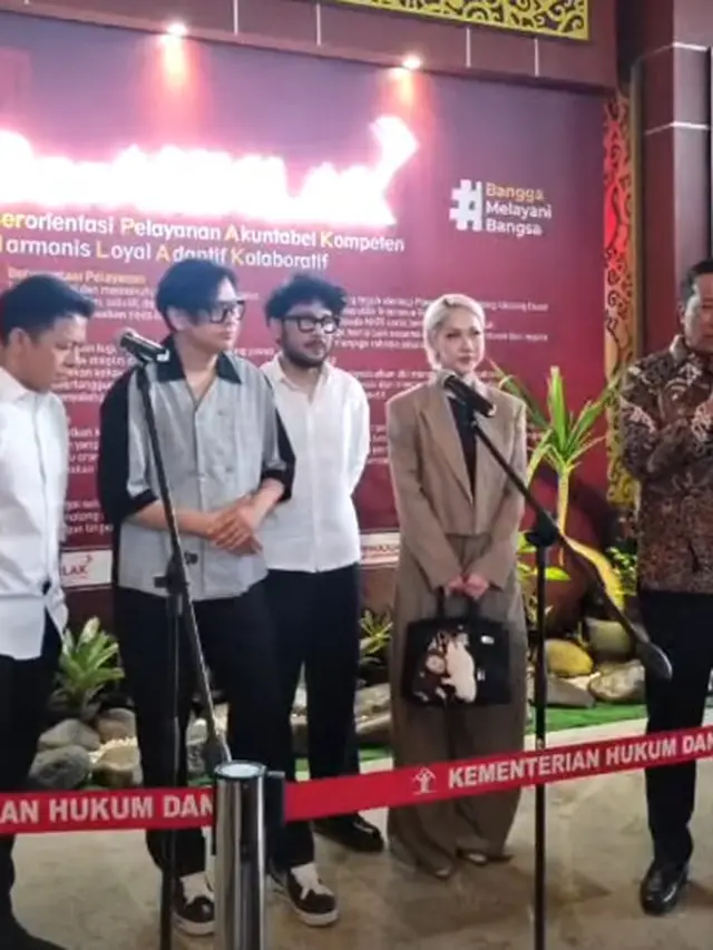 Perjuangkan Hak Cipta Musik, Bunga Citra Lestari dan Agnez Mo Tampil Kompak Bergaya Maskulin