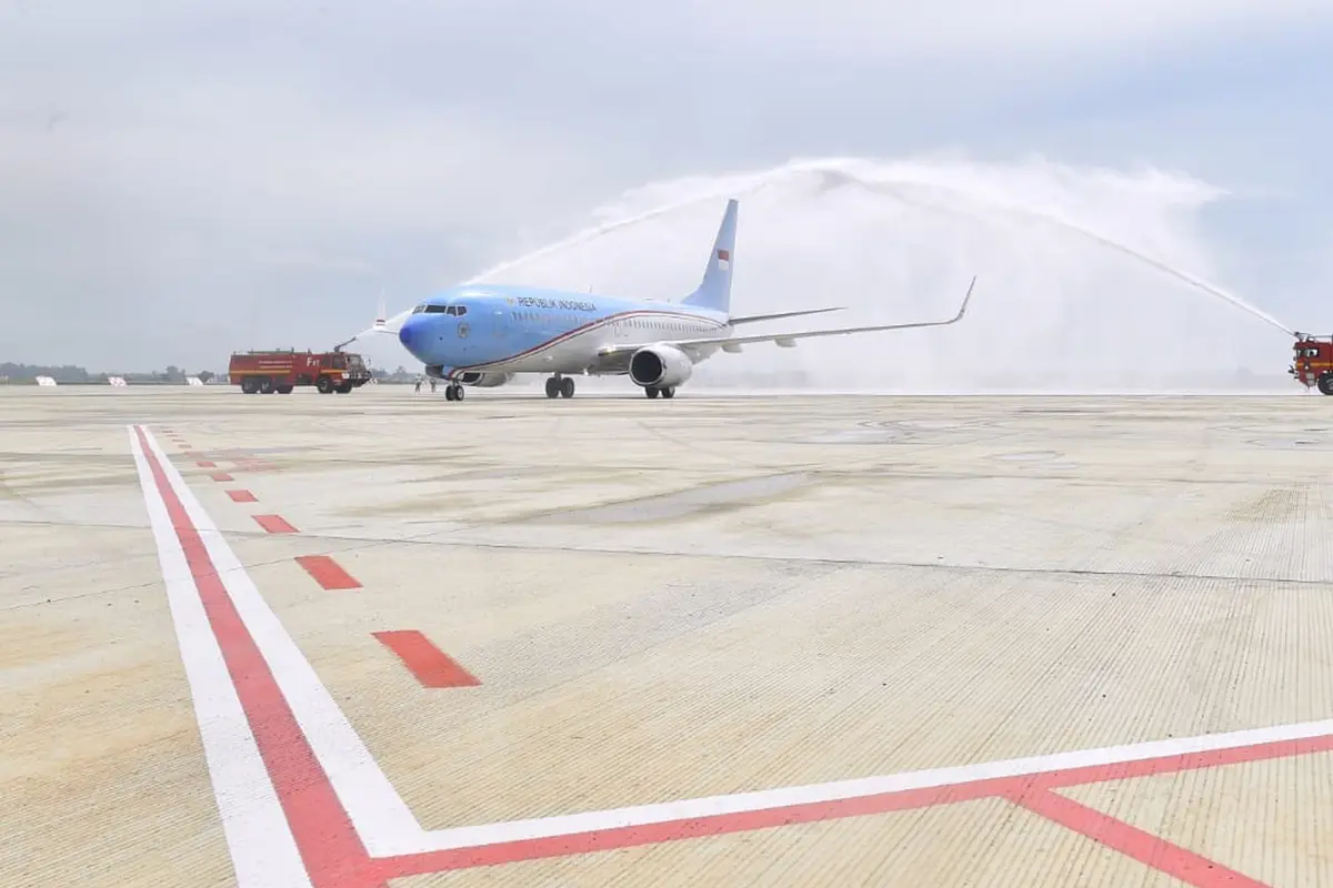 Pesawat Kepresidenan Mendarat Perdana di Bandara Kertajati