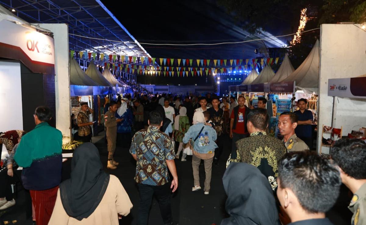 Pemkab Banyuwangi dan OJK Dorong Literasi Keuangan Masyarakat Lewat Batik Festival