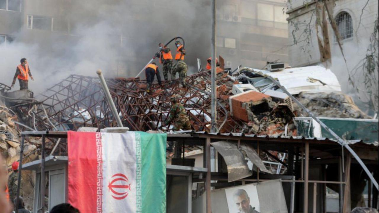 FOTO: Gedung Konsulat Iran di Suriah Dihantam Rudal Israel, Banyak Orang Tak Bersalah Menjadi Korban
