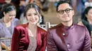 <p>Memiliki darah blasteran, sarah Menzel bangga mengenakan baju khas Indonesia, salah satunya kebaya. Kali ini, kebaya maroon berbahan velvet membuat gayanya semakin anggun. [Foto: Instagram/ Sarah Menzel]</p>