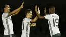 Marcus Rashford (kanan) merayakan golnya bersama Zlatan Ibrahimovic dan Ander Herrera  pada piala liga Inggris di Sixfields Stadium, (22/9/2016) dini hari WIB. (Action Images via Reuters/John Sibley)