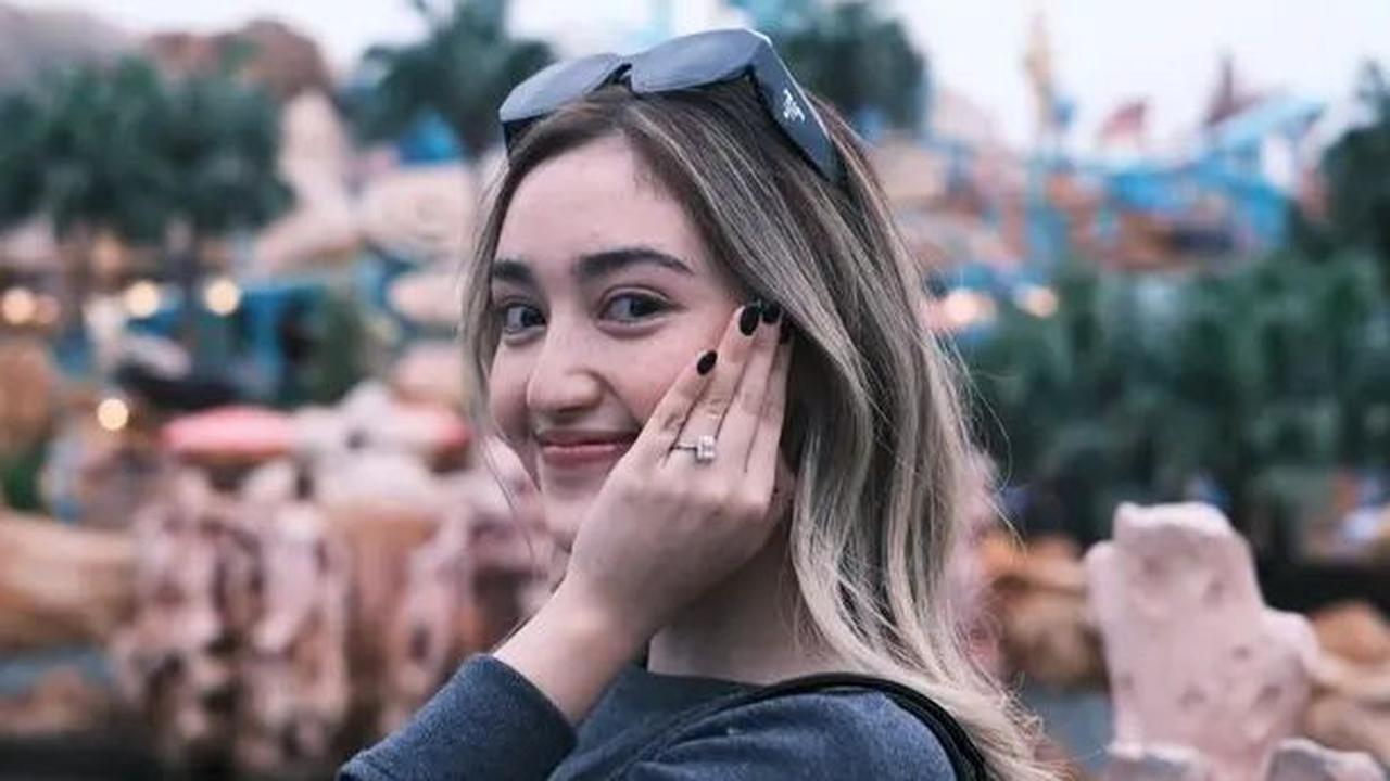 Penggemar dan rekan selebriti yang mengikuti perjalanan cinta Ranty dan Rayn juga merasakan kebahagiaan yang sama.