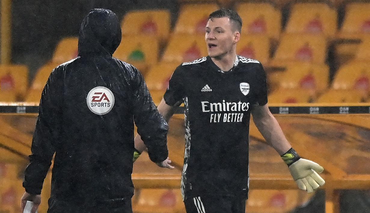 Bernd Leno. Kiper asal Jerman berusia 29 tahun yang telah 4 musim membela Arsenal ini mendapat gaji sebesar 100 ribu pound atau setara Rp1,9 miliar per pekan. Posisinya sebagai kiper utama The Gunners perlahan mulai diambil-alih oleh pesaingnya asal Inggris, Aaron Ramsdale. (AFP/Shaun Botterill)