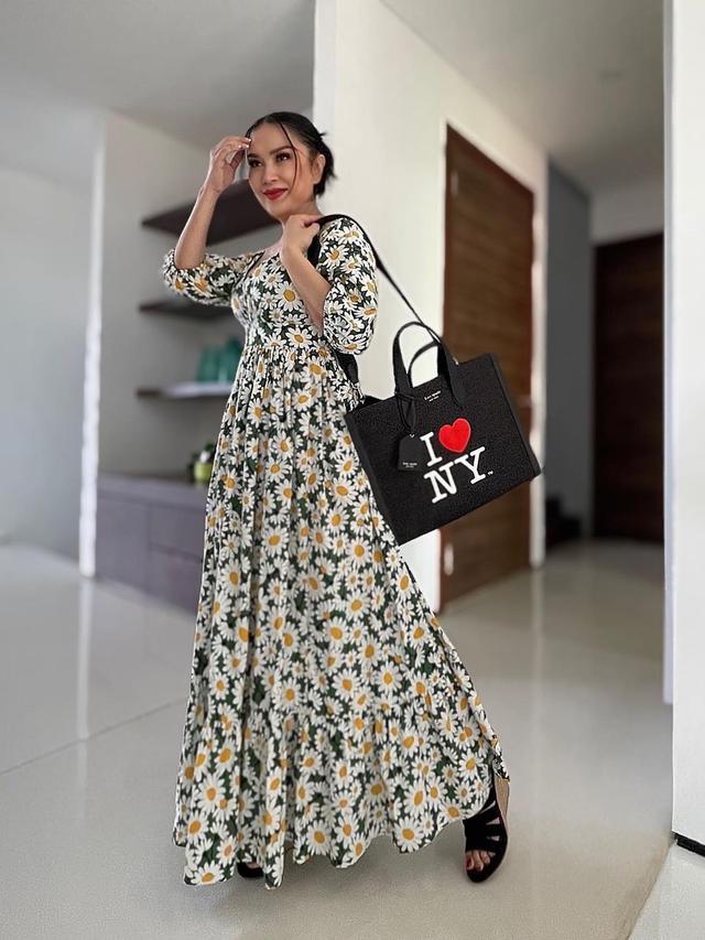 Dipuji Makin Langsing, Ini 6 Potret Terbaru Titi DJ di Usia 55 Tahun