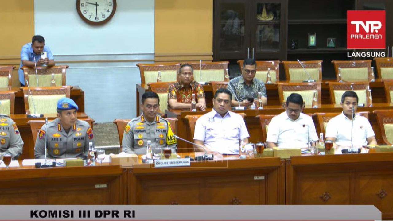Fraksi PDIP di Komisi III: Apakah Polisi Masih Perlu Pegang Senjata?