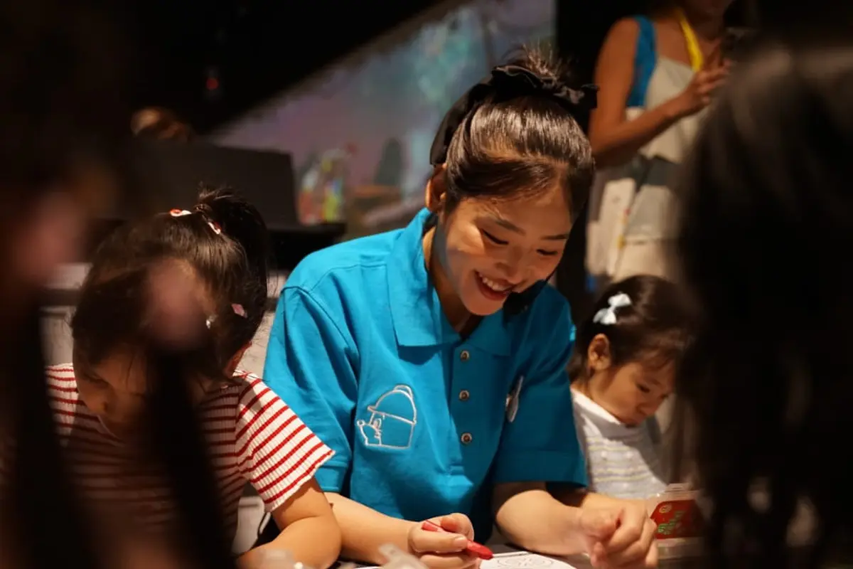 Bukti Taman Bermain Bukan Cuma untuk Anak-Anak, Haruka Nakagawa Bermain di Playground Digital Interaktif Asal Jepang