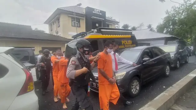 Satuan Narkoba (Satnarkoba) Polres Tasikmalaya, Jawa Barat, berhasil mengamankan lima pengedar narkoba jenis Hexymer dan tembakau sintetis.