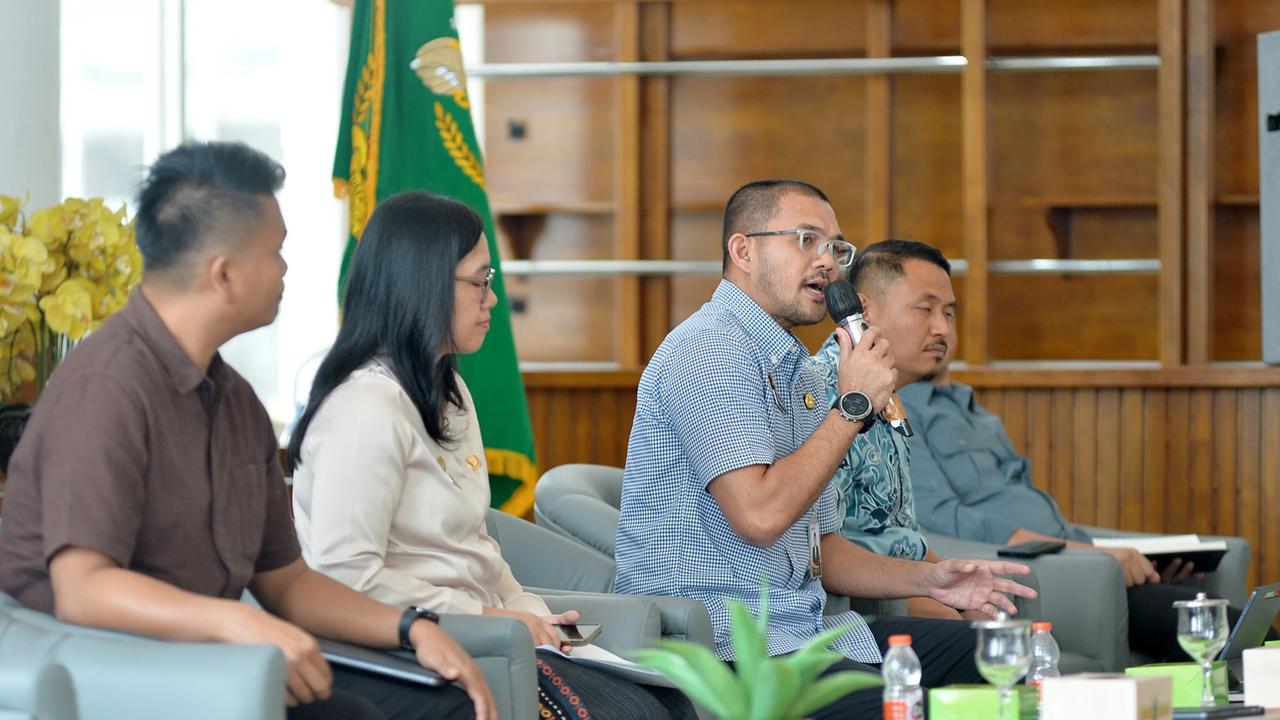 Dinas Pendidikan Provinsi Sumut melakukan Konferensi Pers terkait Perkembangan Program Unggulan Bersekolah Gratis (PUBG) dan kurikulum Marsipature Hutanabe.