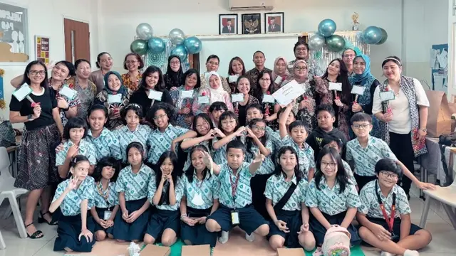 Ayu Ting Ting dengan Wali Murid Teman Bilqis