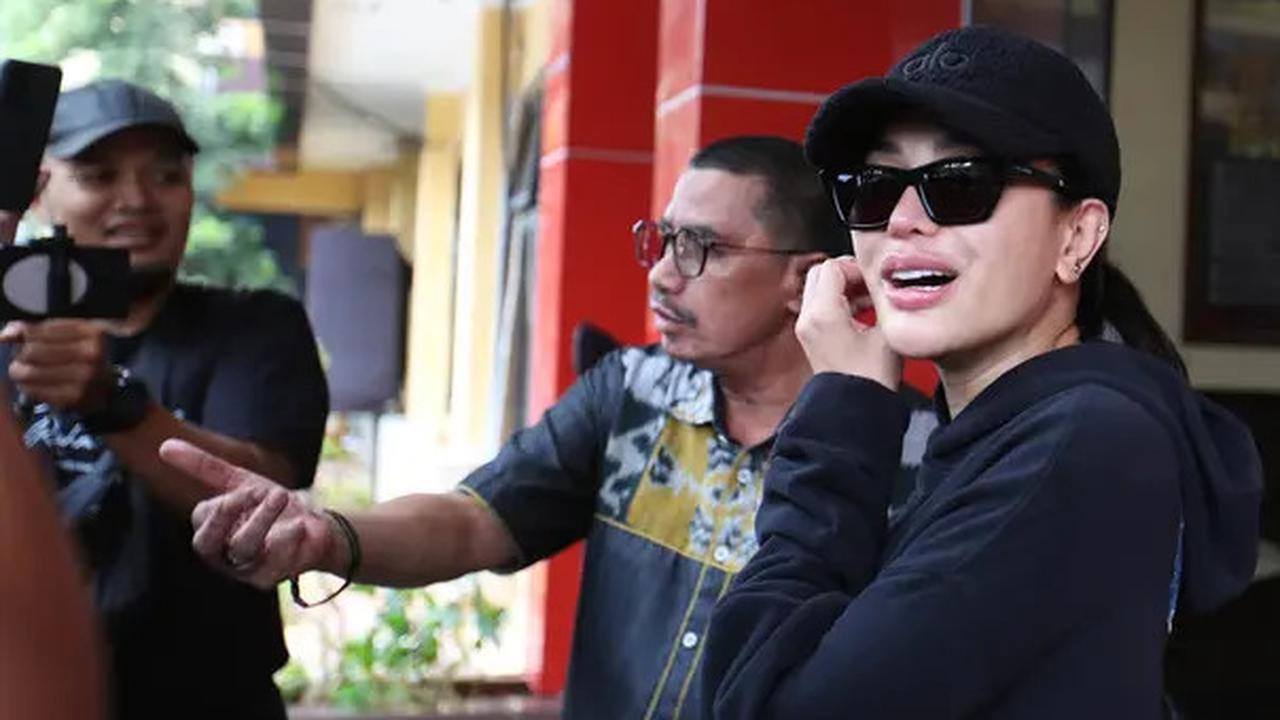 Nikita Mirzani Minta Hotman Paris Jadi Pengacaranya Lawan Razman tapi Ditolak, Ada Apa?