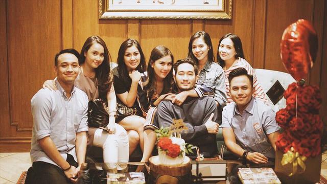 Asisten Meninggal Dunia, Ini 6 Potret Kenangan Keluarga Raffi Ahmad dan Iwang Orlon