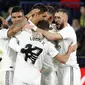 Para pemain Real Madrid merayakan gol yang dicetak ke gawang Villarreal dalam laga lanjutan La Liga, di Estadio de la Ceramica, Jumat (4/1/2019) dini hari WIB. (AP Photo/Alberto Saiz)