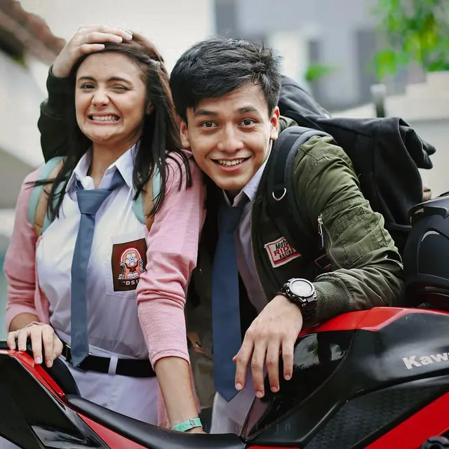 6 Potret Jefri Nichol dan Amanda Rawles dari Dear Nathan Sampai Thank You Salma