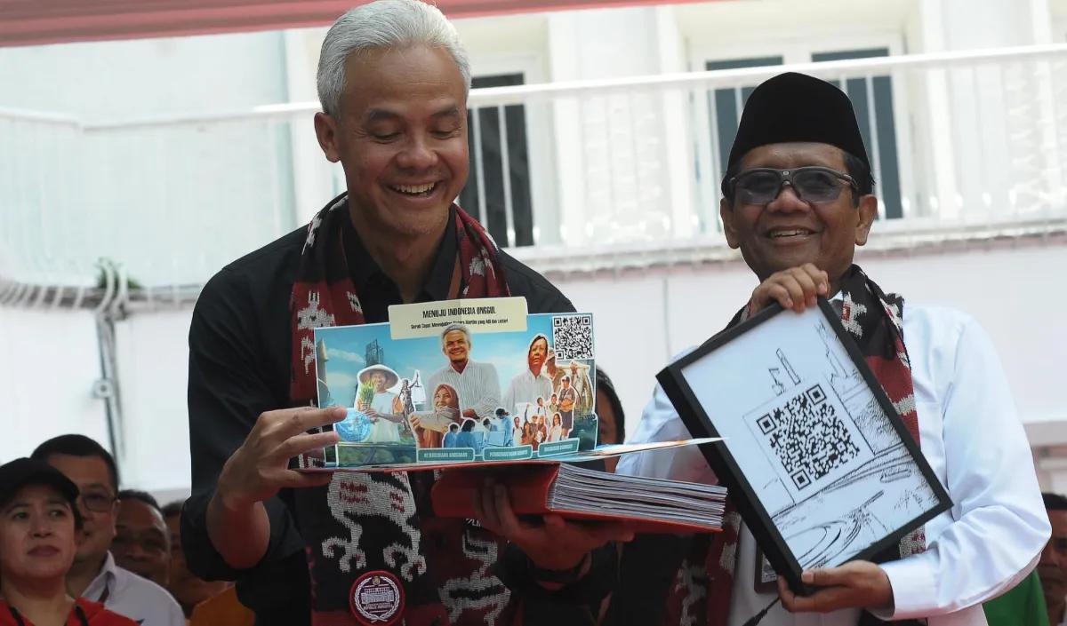 Terdapat tulisan Menuju Indonesia Unggul: Gerak Cepat Mewujudkan Negara Maritim yang Adil dan Lestari sebagai visi Ganjar dan Mahfud.<br>
