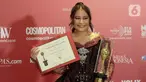 Aktris Prilly Latuconsina berpose memegang piala seusai menerima Anugerah Festival Film Indonesia (FFI) 2023 kategori Pemeran Pendukung Wanita Terbaik di Ciputra Artpreneur, Jakarta, Selasa (14/11/2023). (Liputan6.com/Herman Zakharia)
