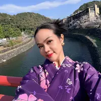 Makeup Yura Yunita saat Liburan ke Jepang pakai kimono. [@yurayunita]