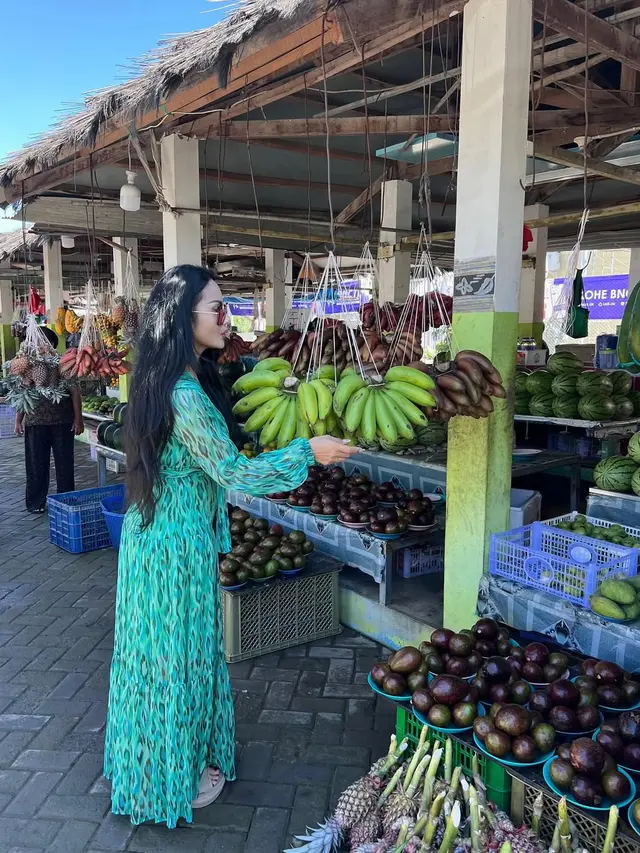 Gaya Kris Dayanti Pakai Dress Hijau