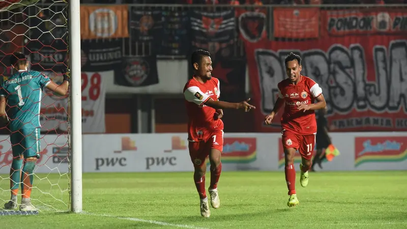 Pemain Persija, Ramdani Lestaluhu (kiri) dan Novri Setiawan merayakan gol ke gawang Borneo FC di Piala Presiden 2019, (Dok Persija)