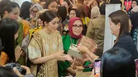 Selvi Ananda Banjir Permintaan Selfie Usai Buka Bazar Amal WIC 2024