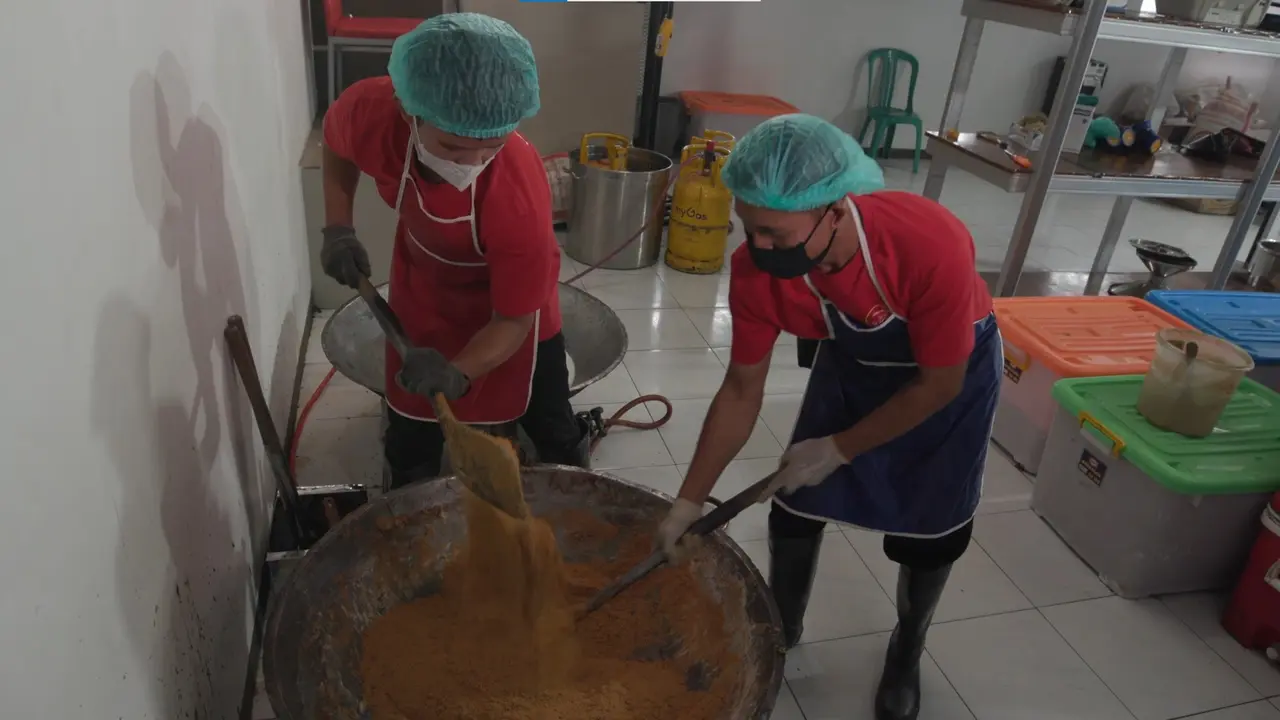 Meracik Minuman Jahe Merah Instan
