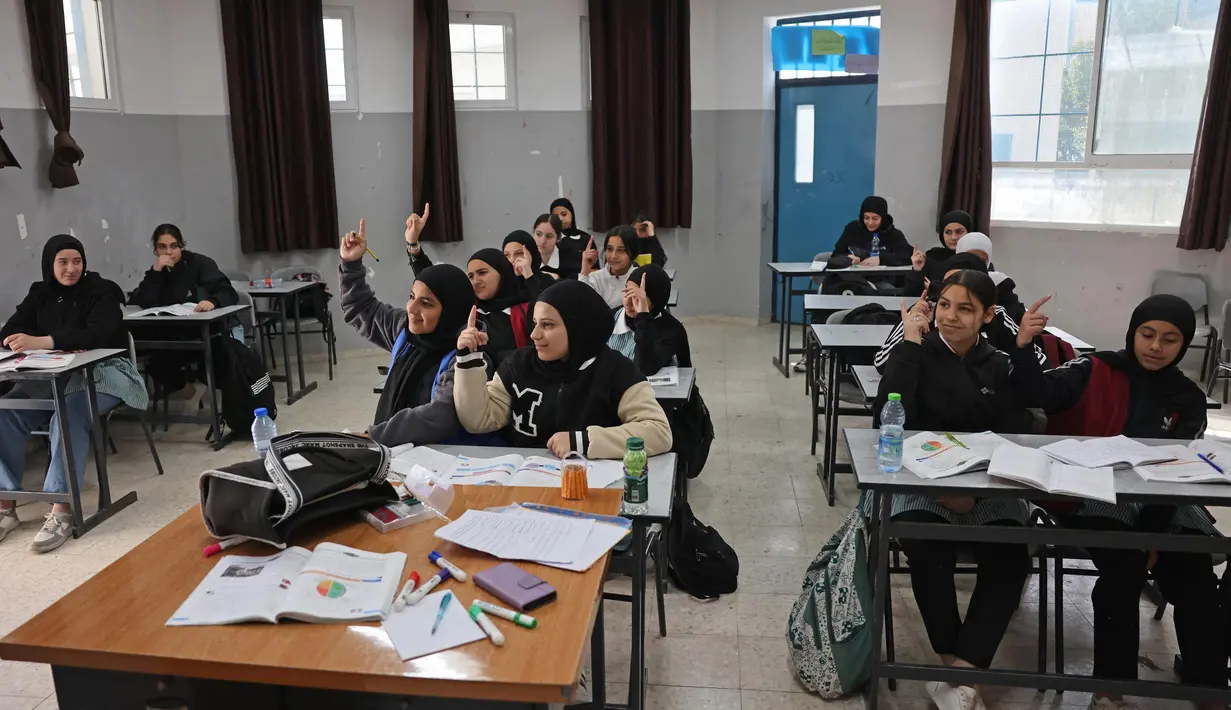 Enam sekolah yang akan ditutup tiga di antaranya berada di kamp pengungsi Shuafat dan lainnya di dalam Yerusalem Timur. (AHMAD GHARABLI/AFP)