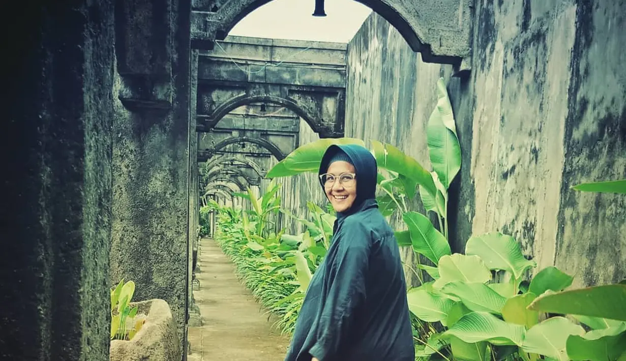 Akhirnya, setelah sekian tahun berjuang melawan kanker, Ria Irawan dipaksa menyerah sampai akhirnya meninggal dunia. Rencananya, jenazah Ria Irawan akan dimakamkan di TPU Tanah Kusir, Jakarta Selatan pada Senin (6/1/2020) siang, selepas sholat zuhur. 
 (Instagram/riairawan)