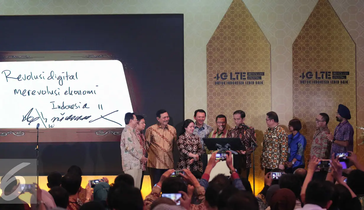 Presiden Joko Widodo meresmikan internet cepat 4G-LTE secara nasional di Jakarta, Jumat (11/10). Dengan tema Revolusi Digital Layanan 4G-LTE dapat dinikmati secara nasional di semua provaider yang berada di Indonesia. (Liputan6.com/Angga Yuniar)