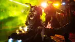Partisipan berpakaian seperti Krampus, makhluk setengah iblis, saat ambil bagian dalam parade di kota Podkoren, Slovenia, Jumat (30/11). Parade bagian dari tradisi natal itu menghadirkan sosok Krampus untuk menakuti anak-anak yang nakal (Jure Makovec/AFP)