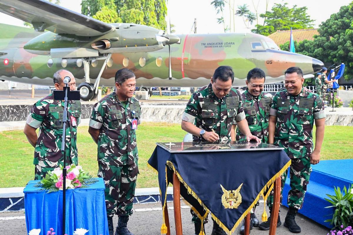 FOTO: Monumen Fokker 27 "AMPUH" Diresmikan di Lanud Halim, Simbol Sejarah TNI AU