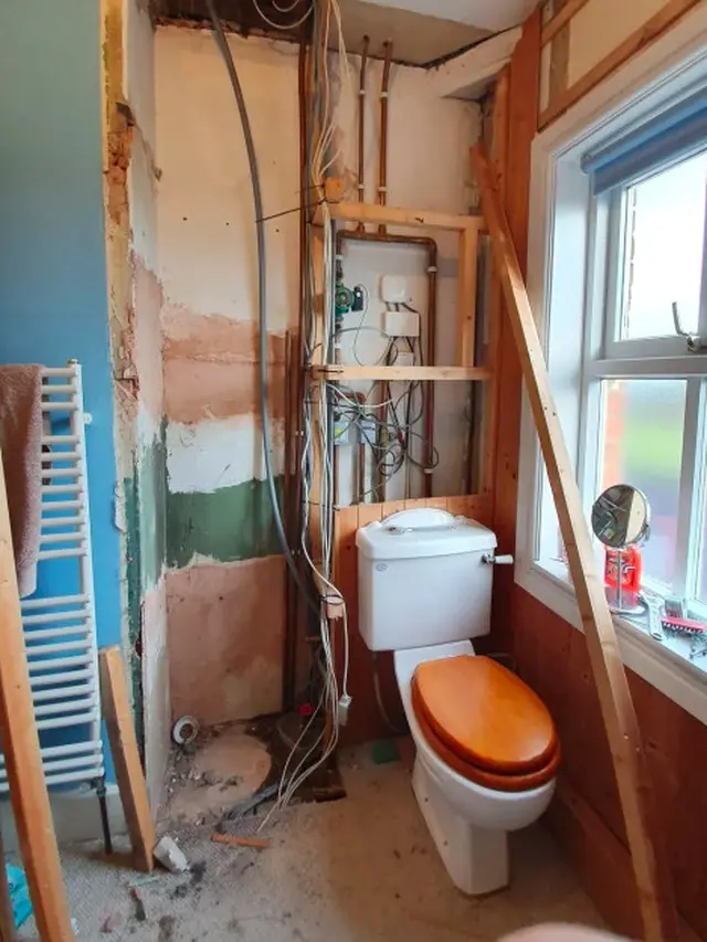 renovasi kamar mandi lewat tutorial Youtube