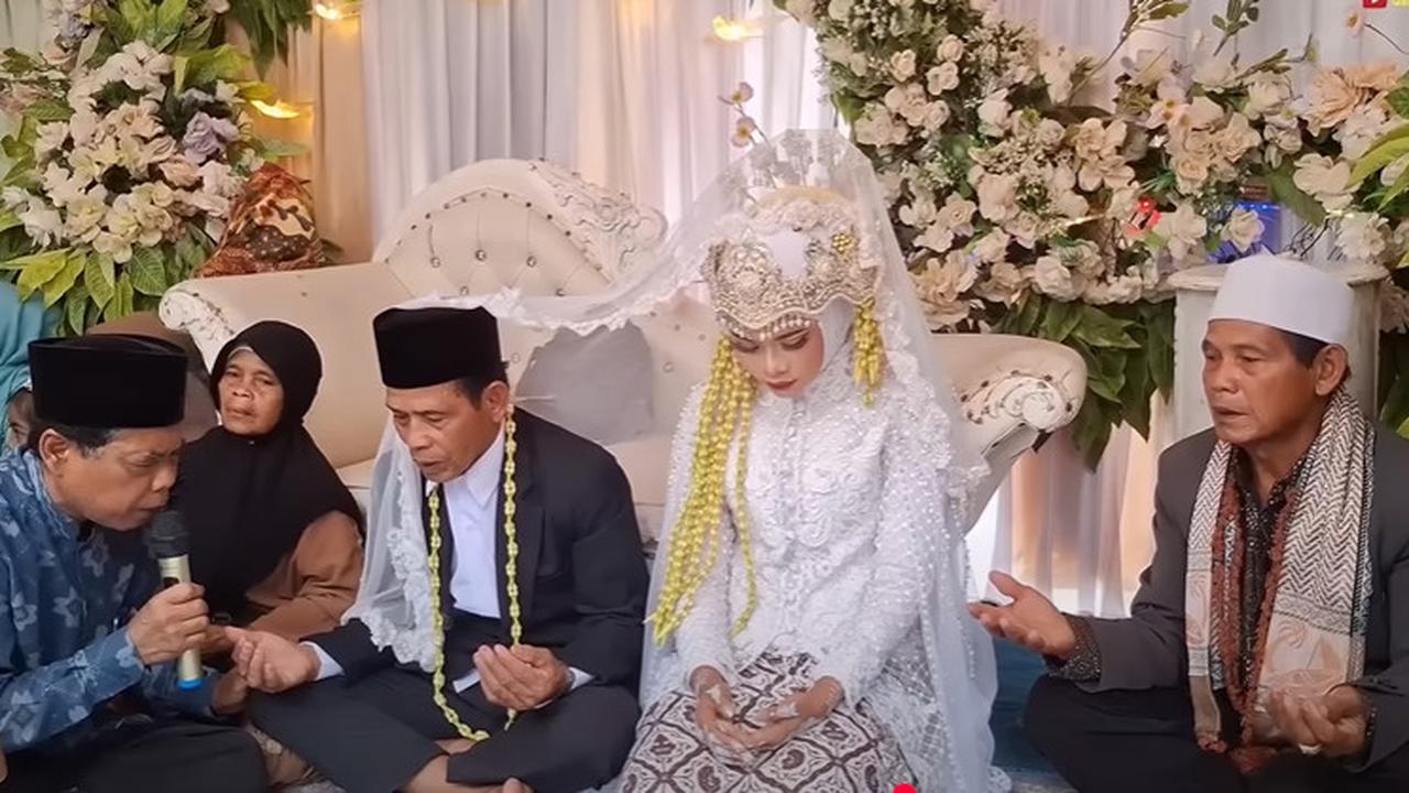 Seserahan Bawa Kerbau, Kakek Usia 70 Tahun Menikahi Gadis Desa 20 Tahun