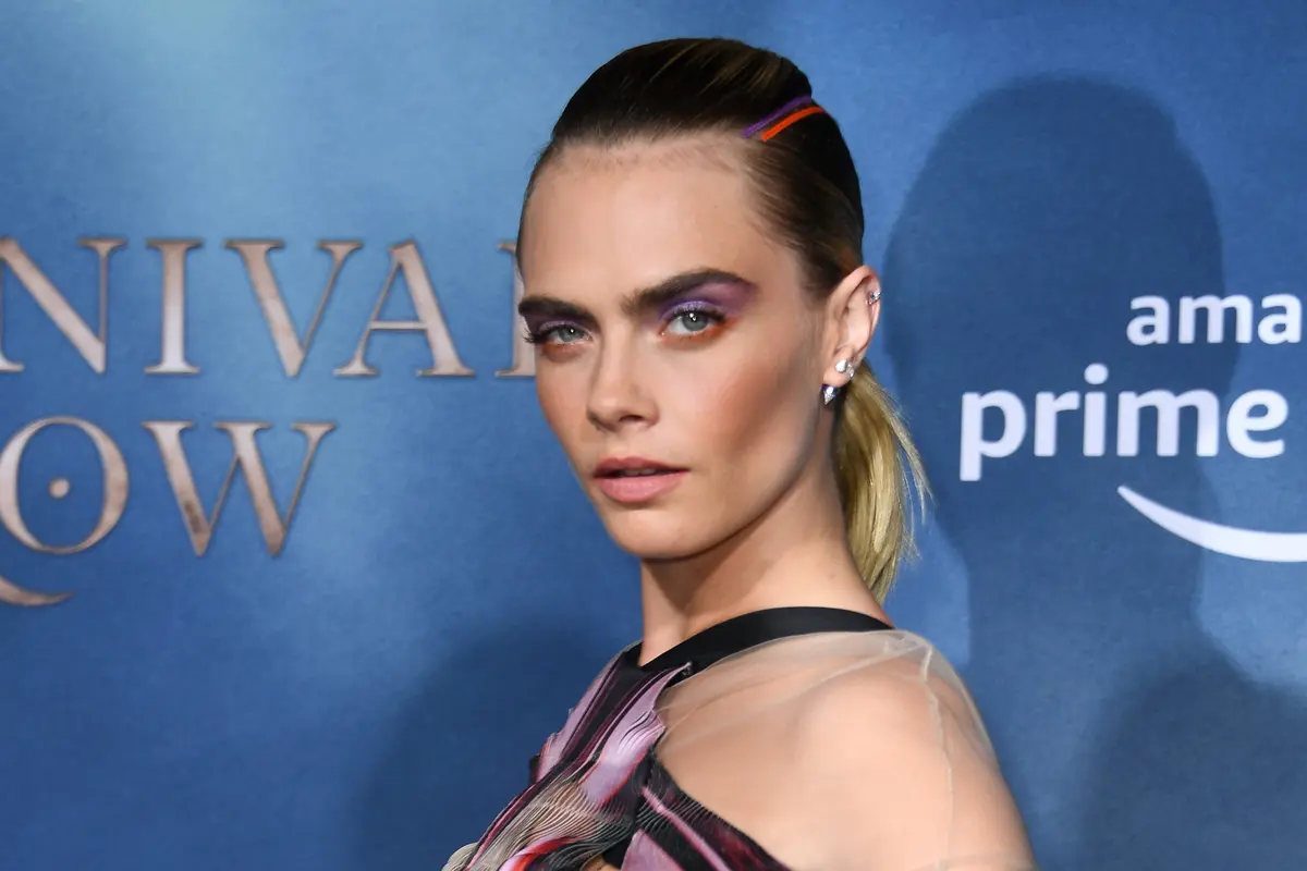 Model Cantik Cara Delevingne Tampil Memesona di Pemutaran Film Terbarunya
