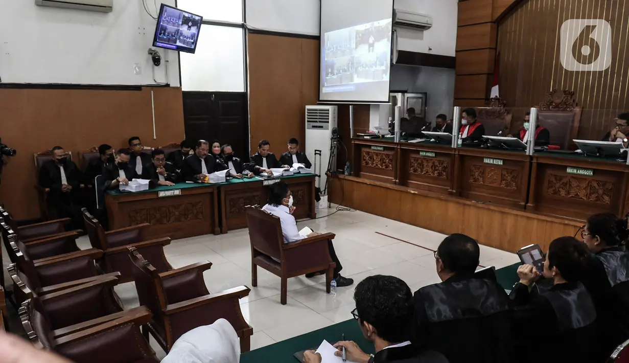 Suasana sidang lanjutan kasus pembunuhan berencana terhadap Brigadir Nopriansyah Yosua Hutabarat dengan terdakwa Ferdy Sambo di Pengadilan Negeri Jakarta Selatan, Jakarta, Selasa (17/1/2023). Ferdy Sambo didakwa melanggar Pasal 340 subsider Pasal 338 juncto Pasal 55 ayat 1 ke-1 KUHP. (Liputan6.com/Johan Tallo)