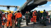 Tim SAR gabungan dari Jayapura yang diberangkatkan ke Oksibil lakukan penccarian helikopter MI-17. (Liputan6.com/Katharina Janur/SAR Jayapura)